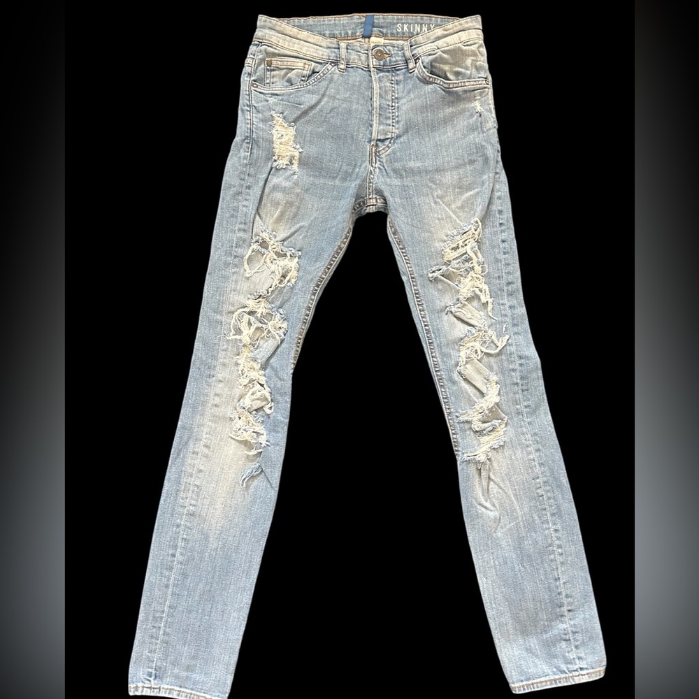 ⭐️   Distressed H&M Light Blue Men's Jeans